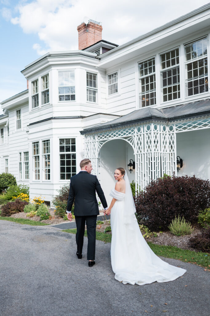 Bride and groom in front of The Mansion at Knox Farm.