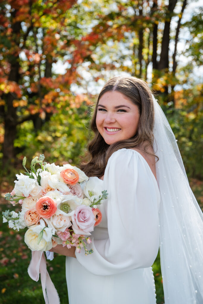peach floral bouquet for a fall wedding 