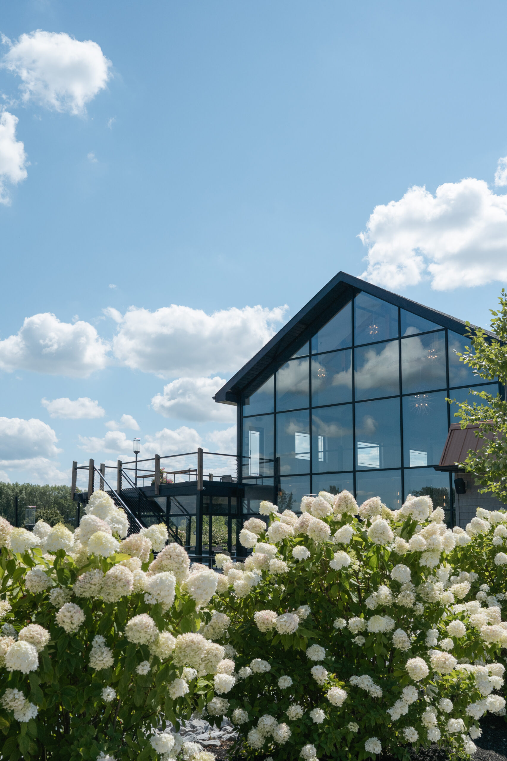 the sterling at arrowhead golf club weddings in the summer