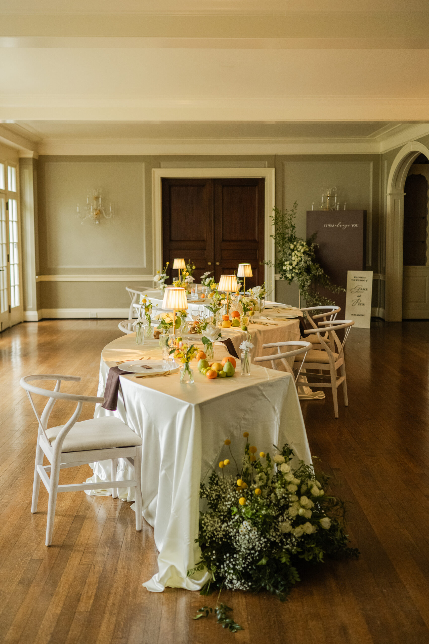 intimate wedding dinner party at mansion at knox farm