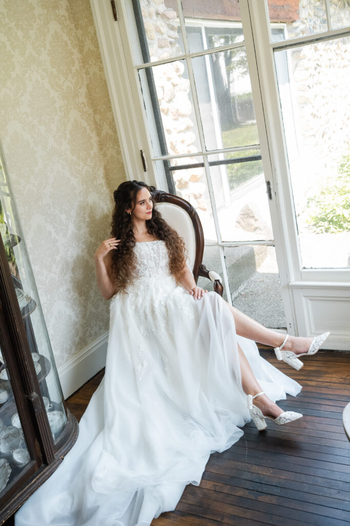 Vibrant wedding photography focused on genuine moments